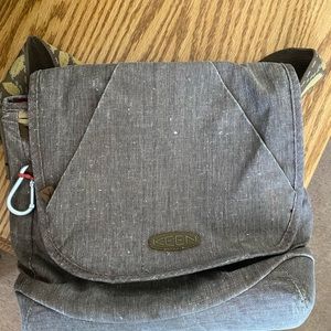 Keen shoulder bag
